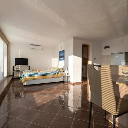 Apartmani Juliana Gornji Karin Exterior photo
