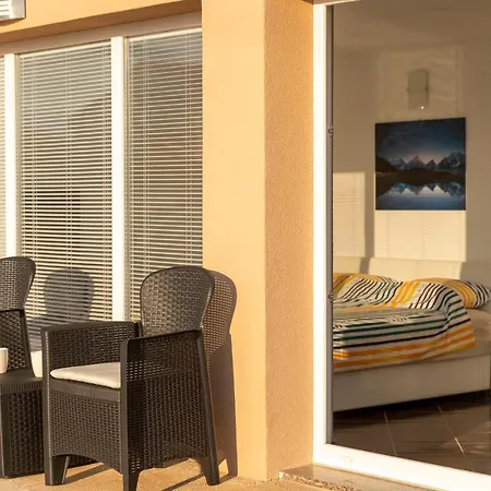 Apartmani Juliana Gornji Karin Exterior photo