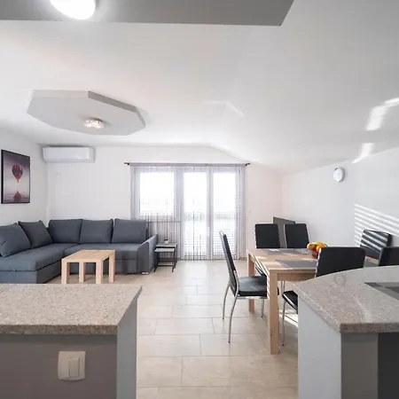 Apartmani Juliana Gornji Karin Exterior photo