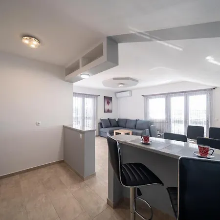 Apartmani Juliana Gornji Karin Exterior photo
